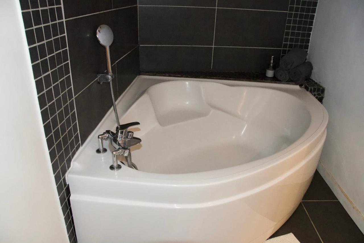 La Villa De Lea - Wifi - 5 Personnes - Intramuros Avinyon Dış mekan fotoğraf
